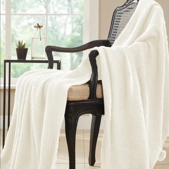 Knitted Throw Blanket With Pom Pom - 50